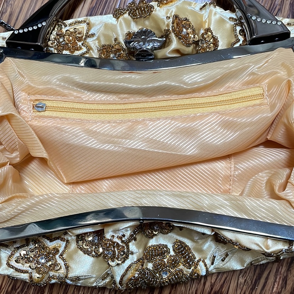 Vintage gold satin embroidered beaded floral chain strap crossbody bag - Picture 13 of 15